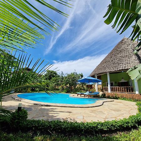 Paradiesische Villa Maisha Mazuri Mit Pool. Terrasse Und Personal Diani Beach Kültér fotó