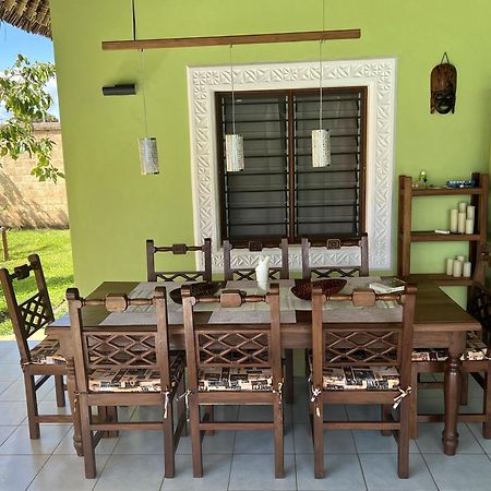 Paradiesische Villa Maisha Mazuri Mit Pool. Terrasse Und Personal Diani Beach Kültér fotó