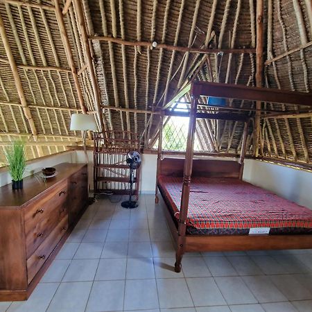 Paradiesische Villa Maisha Mazuri Mit Pool. Terrasse Und Personal Diani Beach Kültér fotó