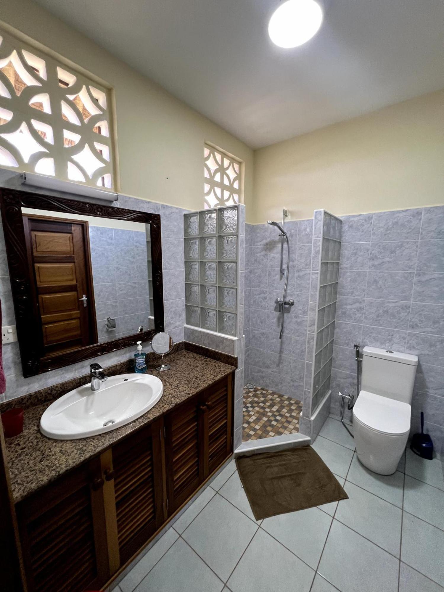 Paradiesische Villa Maisha Mazuri Mit Pool. Terrasse Und Personal Diani Beach Kültér fotó