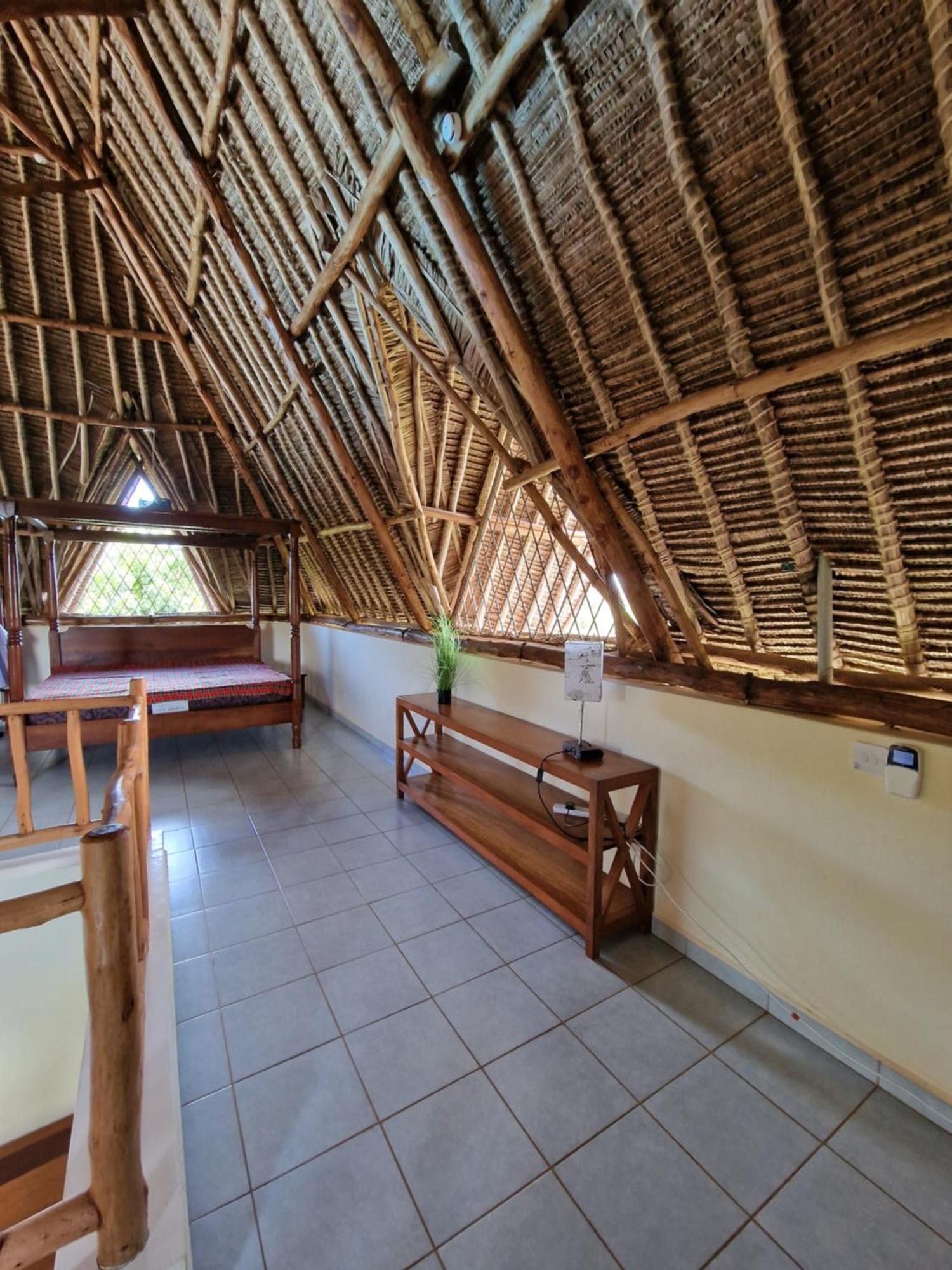 Paradiesische Villa Maisha Mazuri Mit Pool. Terrasse Und Personal Diani Beach Kültér fotó