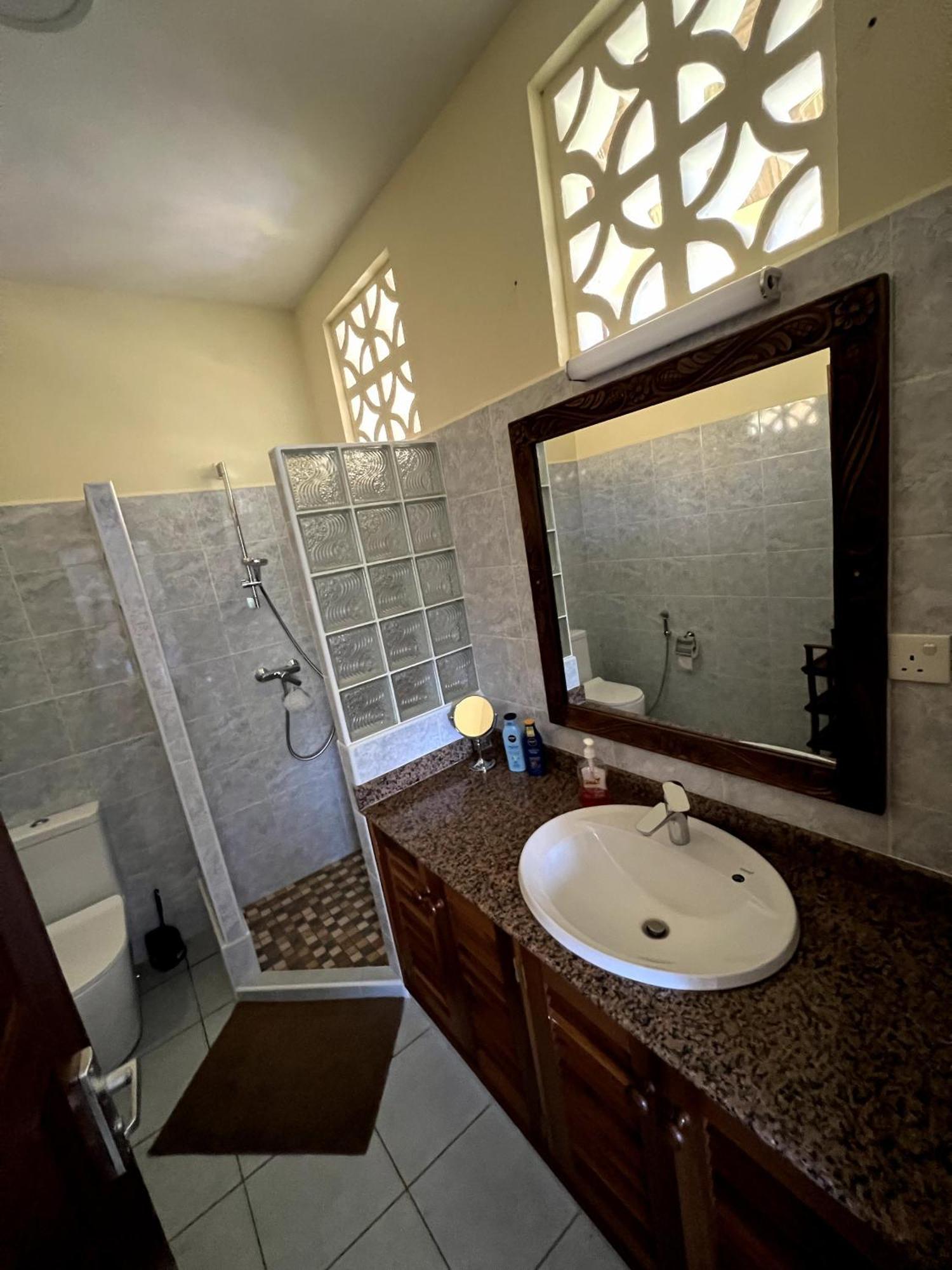 Paradiesische Villa Maisha Mazuri Mit Pool. Terrasse Und Personal Diani Beach Kültér fotó