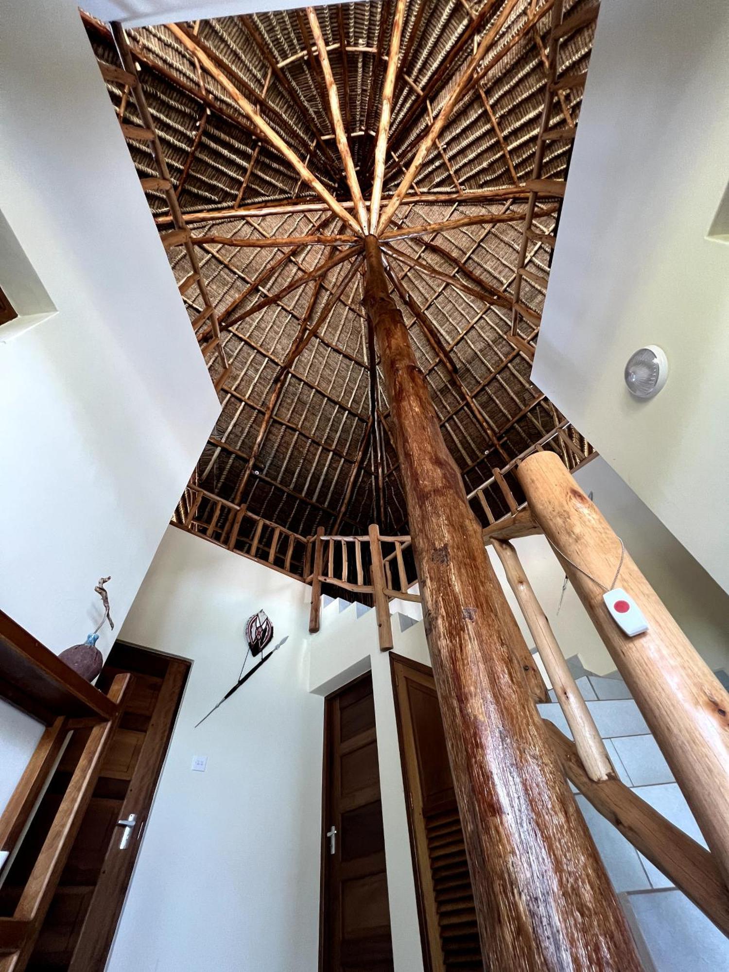 Paradiesische Villa Maisha Mazuri Mit Pool. Terrasse Und Personal Diani Beach Kültér fotó
