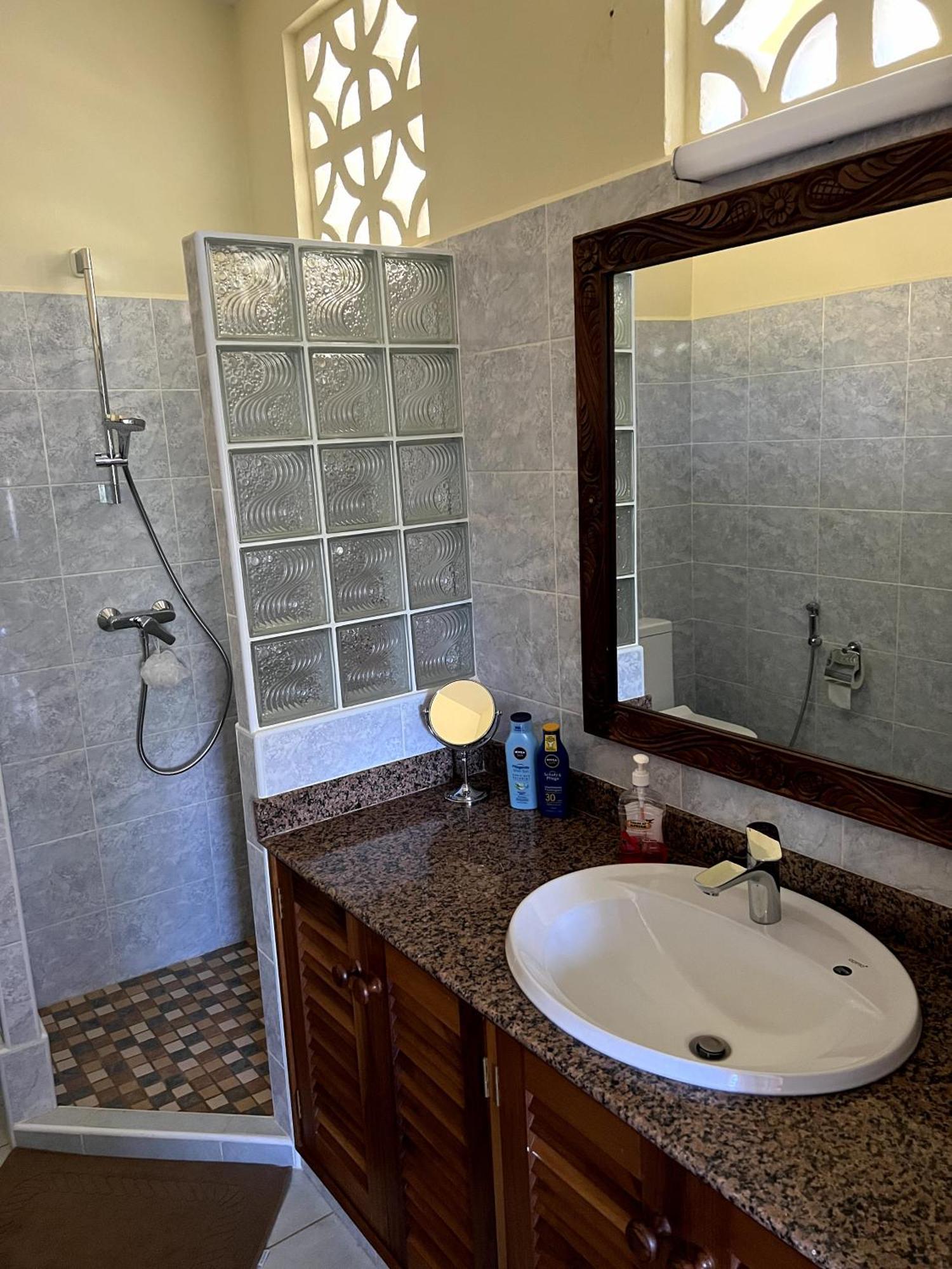 Paradiesische Villa Maisha Mazuri Mit Pool. Terrasse Und Personal Diani Beach Kültér fotó