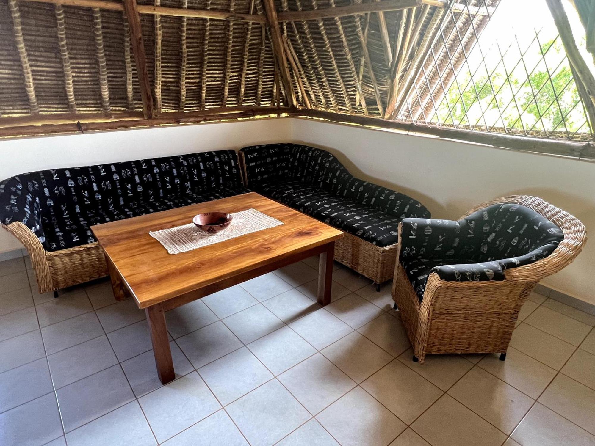 Paradiesische Villa Maisha Mazuri Mit Pool. Terrasse Und Personal Diani Beach Kültér fotó