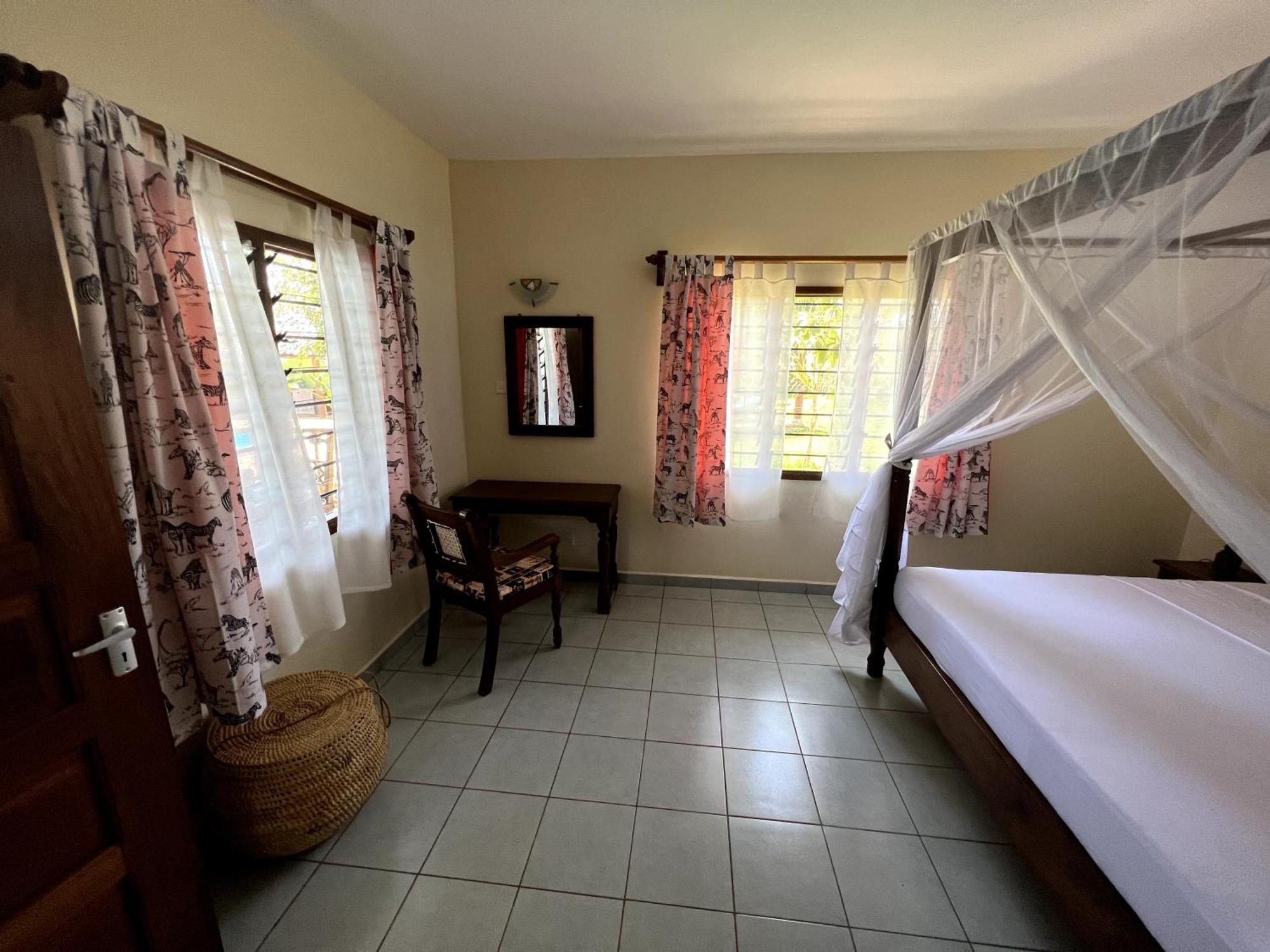Paradiesische Villa Maisha Mazuri Mit Pool. Terrasse Und Personal Diani Beach Kültér fotó