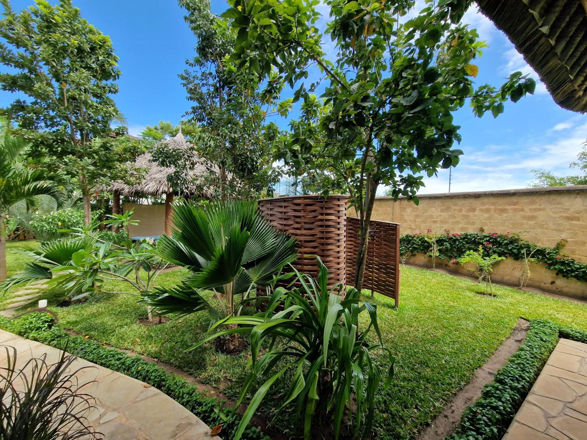 Paradiesische Villa Maisha Mazuri Mit Pool. Terrasse Und Personal Diani Beach Kültér fotó