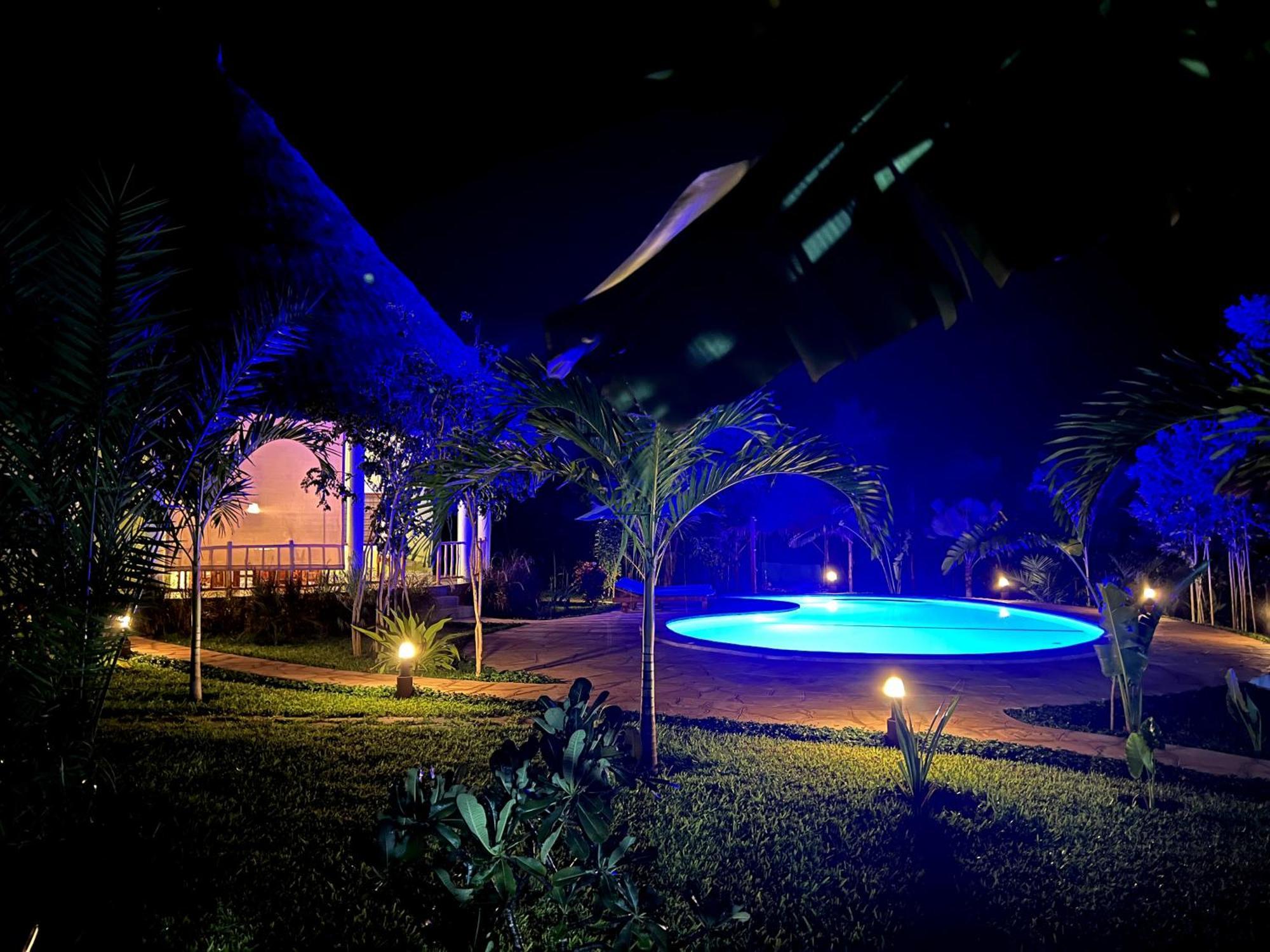 Paradiesische Villa Maisha Mazuri Mit Pool. Terrasse Und Personal Diani Beach Kültér fotó