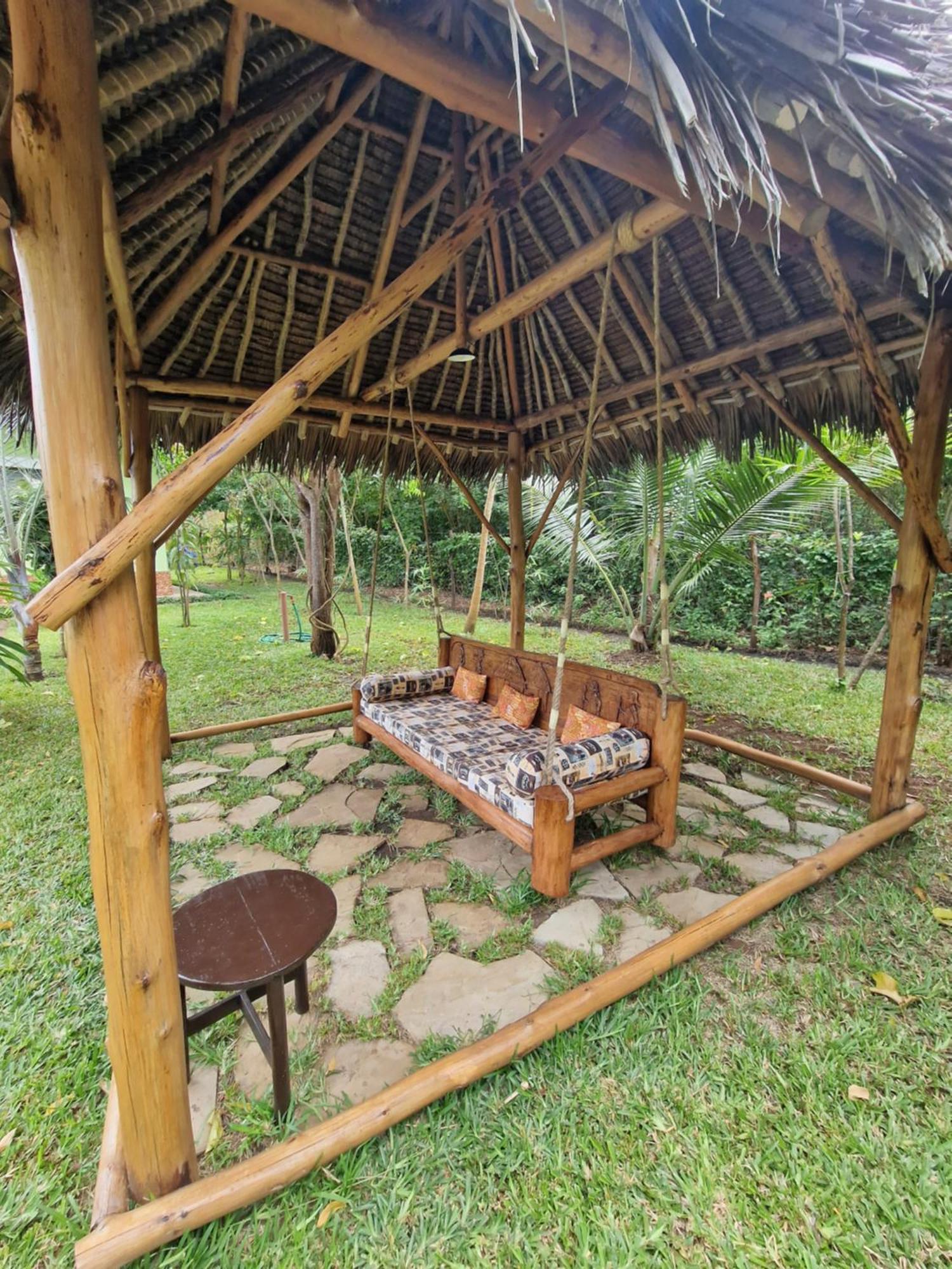 Paradiesische Villa Maisha Mazuri Mit Pool. Terrasse Und Personal Diani Beach Kültér fotó