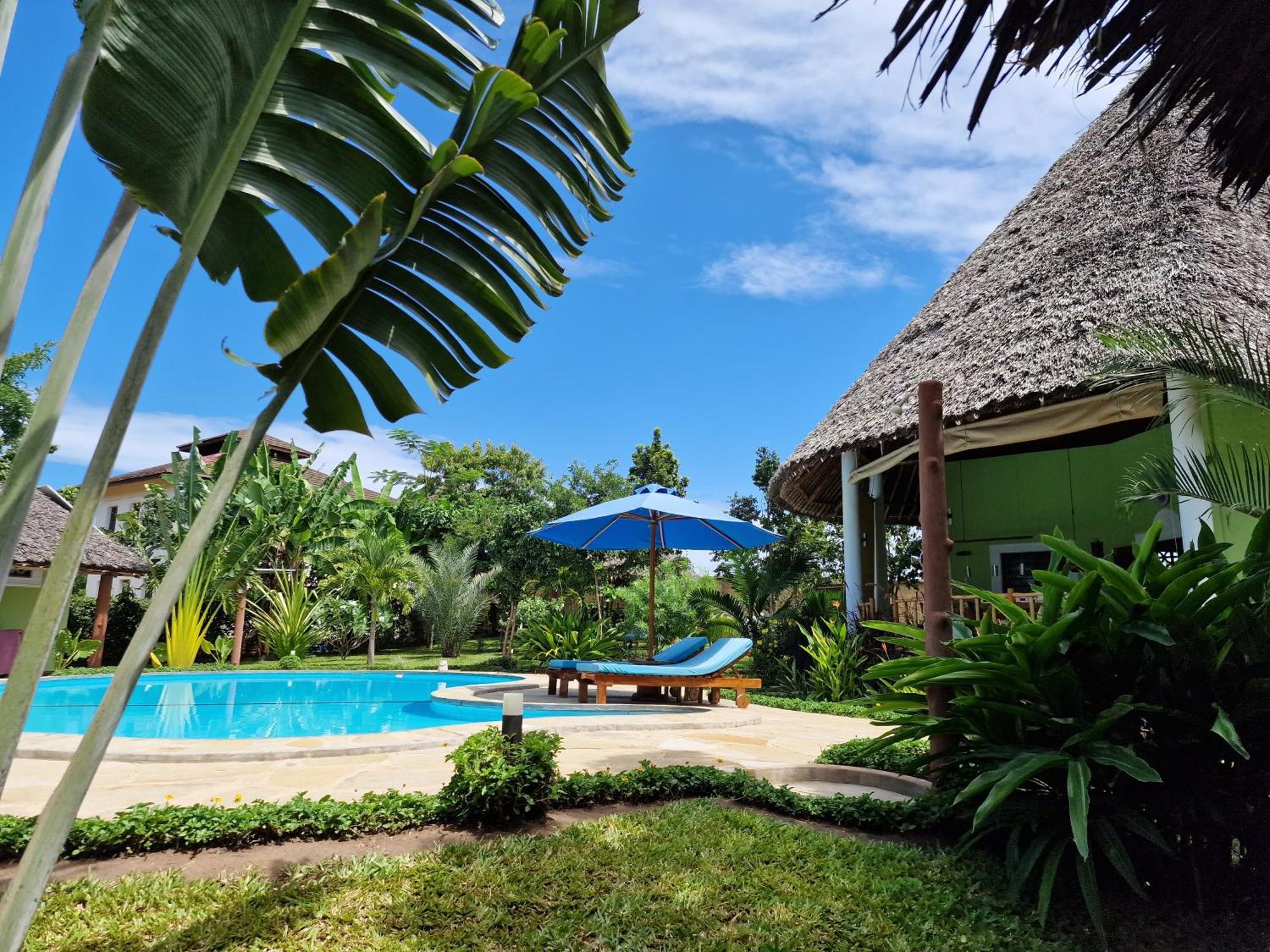 Paradiesische Villa Maisha Mazuri Mit Pool. Terrasse Und Personal Diani Beach Kültér fotó