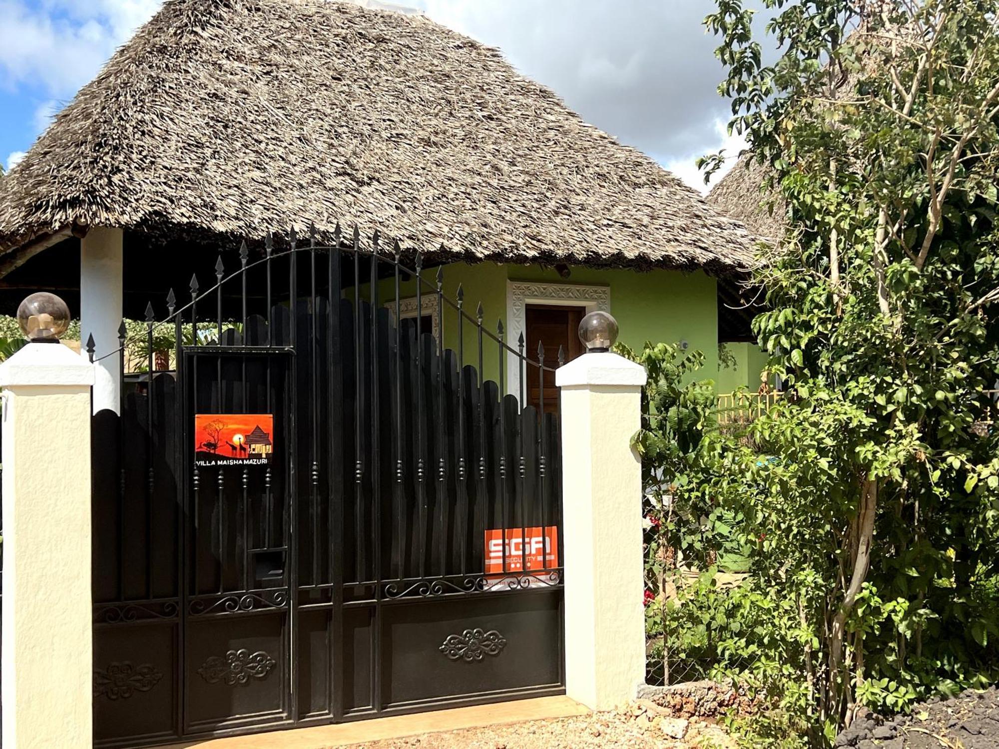 Paradiesische Villa Maisha Mazuri Mit Pool. Terrasse Und Personal Diani Beach Kültér fotó